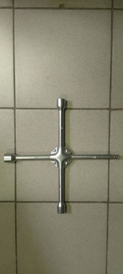 Ключ баллонный крест (19*21*22мм)+1/2"(360мм) STRONGWILLE